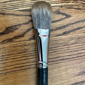 MAC 189 Face Brush